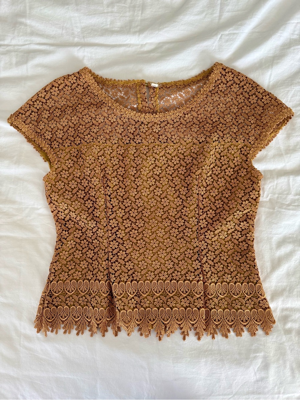 Bronze Gold Guipure Floral Lace Lined Blouse Scalloped Hem Size S/M